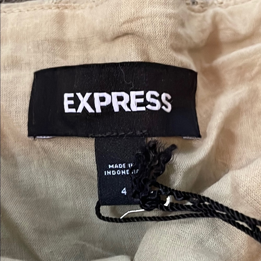EXPRESS Eyelet Tiered Skirt - Picture 4 of 10
